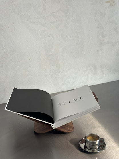 BUTTERFLY BOEKENSTANDAARD  - 100% WALNOTENHOUT