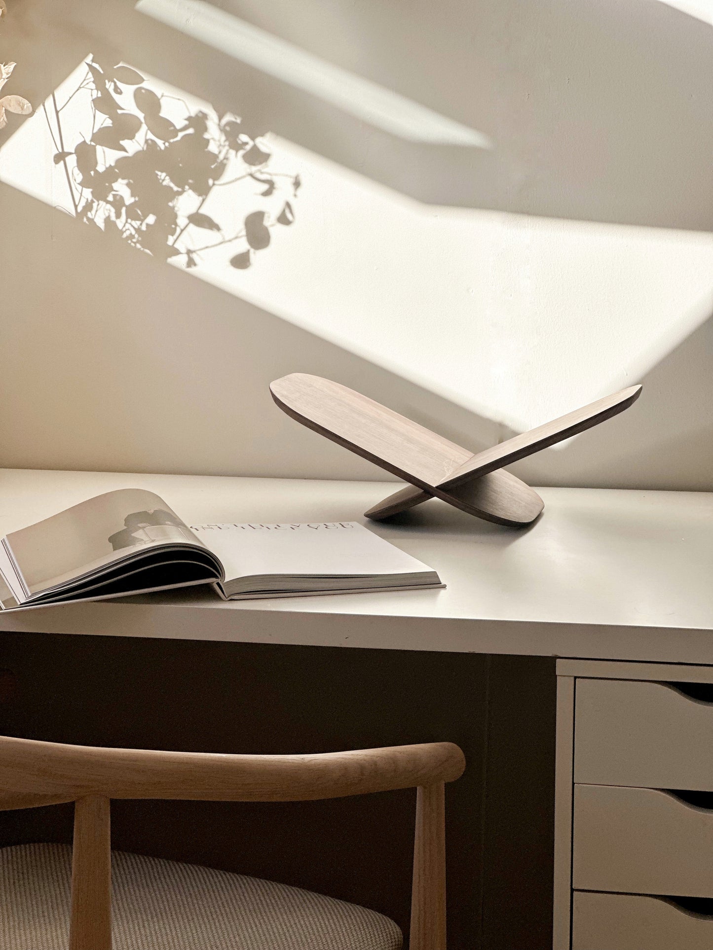 BUTTERFLY BOEKENSTANDAARD  - 100% WALNOTENHOUT